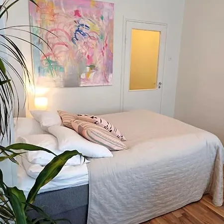 Lovely Downtown Close To Railway Station *