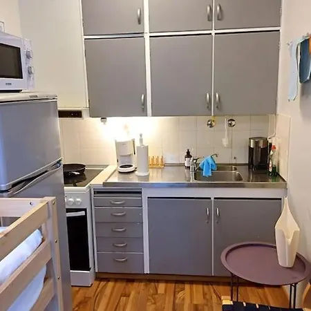 Apartman Lovely Downtown Close To Railway Station